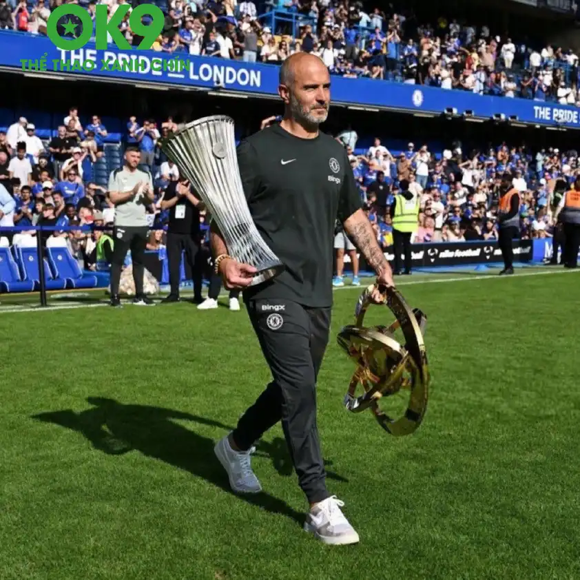 Maresca đã mang về những danh hiệu lớn cho Chelsea - Ảnh: @TouchlineX Maresca đã mang về những danh hiệu lớn cho Chelsea - Ảnh: @TouchlineX